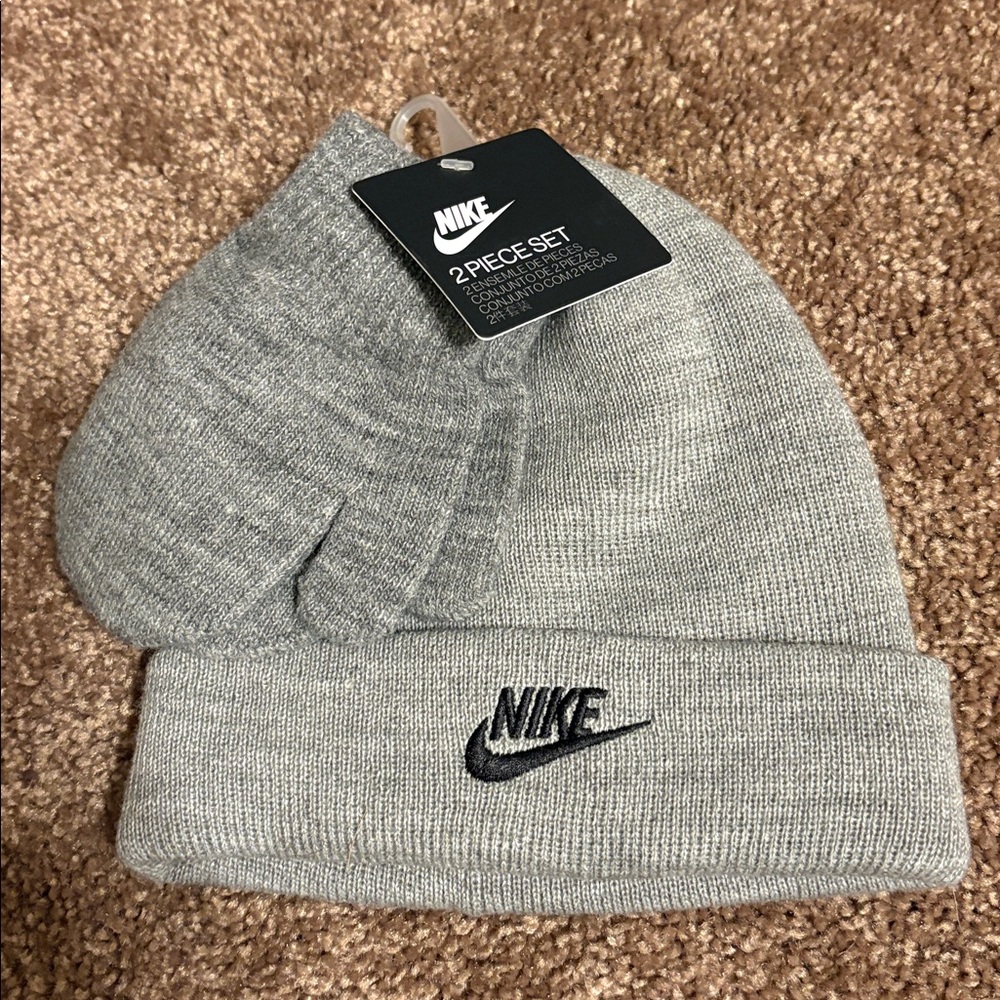 Nike toddler 2 piece hat and mitten set 2T-4T New